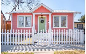 Dazzling 3 Br2 Ba Home Near Downtown Tower Americas